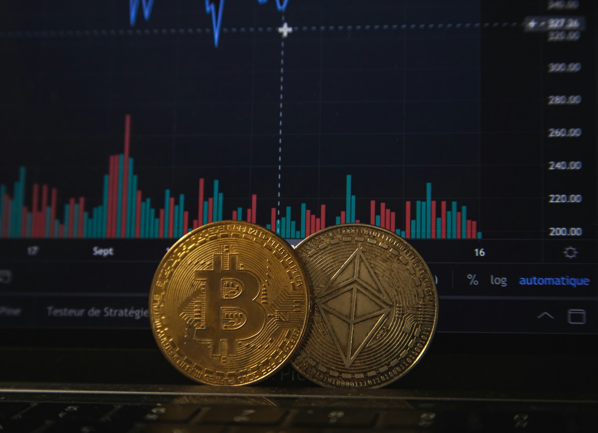 Crypto trading chart and market analysis