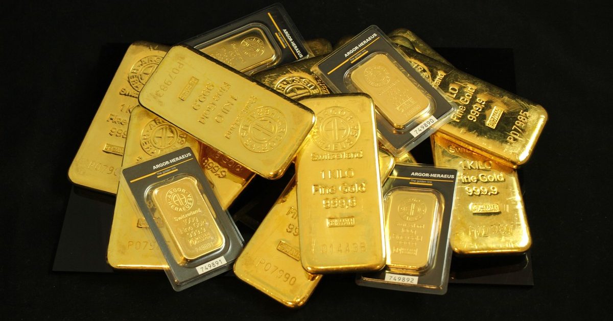 Nên Mua Vàng Hay Gửi Tiết Kiệm? So Sánh Lợi Nhuận 10 Năm (2026)