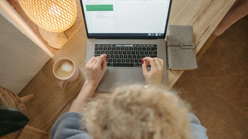 Headline thu hút: 7 công thức viết tiêu đề kéo click (Kèm template)