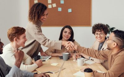 Văn Hóa Doanh Nghiệp: 5 Sai Lầm Khiến Team Bạn Chết Dần (2026)