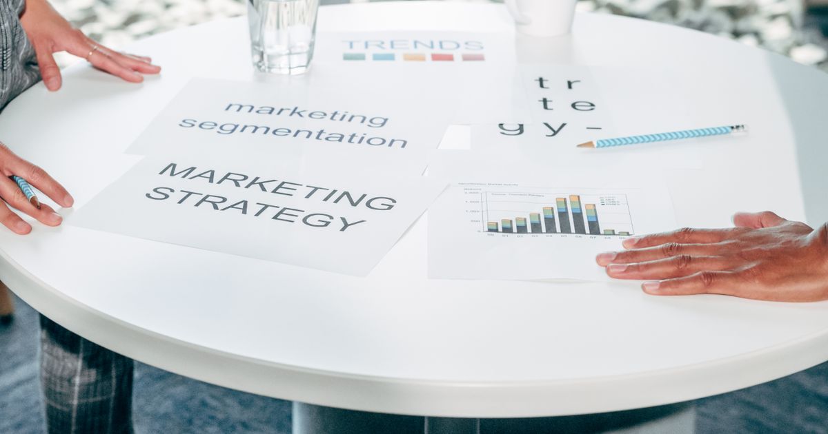 Brand Positioning là gì? Định vị thương hiệu 4 bước (2026)