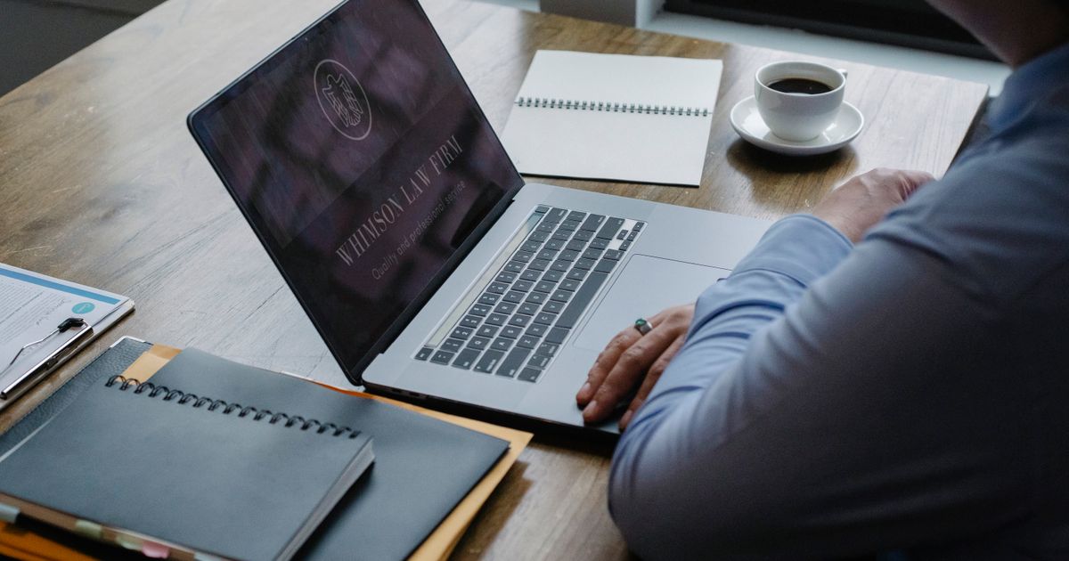 Entrepreneur khởi nghiệp làm việc
